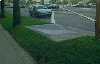 Link to photo - Gap in sidewalk (1526 Bytes)